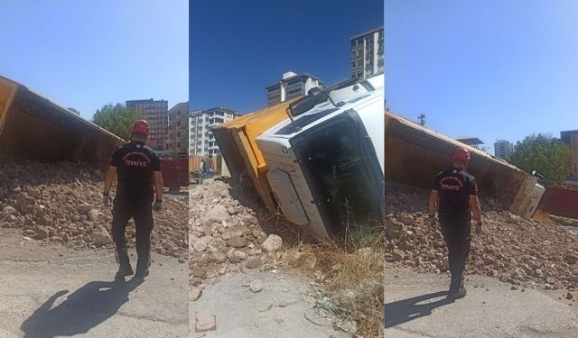 Kahramanmaraş’ta kontrolden çıkan kamyon devrildi