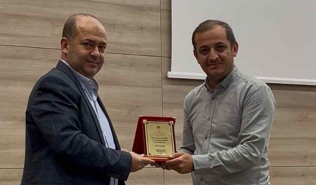 Gazeteci Halil Öksüzce’ye anlamlı plaket