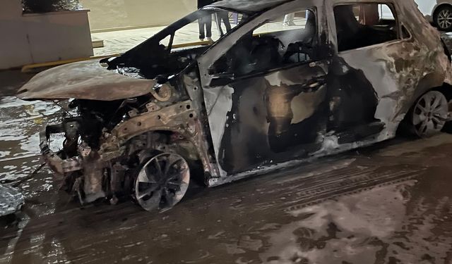 Kahramanmaraş’ta elektrikli otomobil yandı