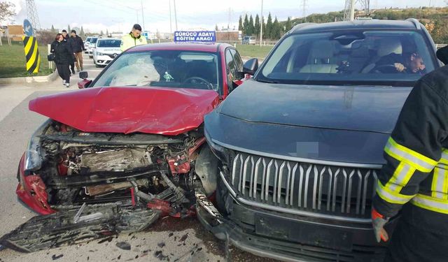 Aday sürücü direksiyon sınavında kaza yaptı: 4 yaralı