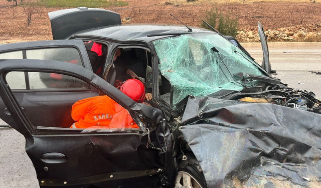 Kahramanmaraş’ta iki otomobil çarpıştı: 1 ölü, 2 yaralı