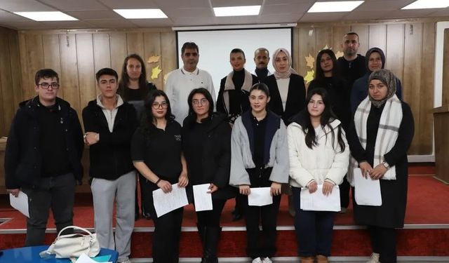 Kahramanmaraş’ta öğrenciler kürsüde yeteneklerini konuşturdu