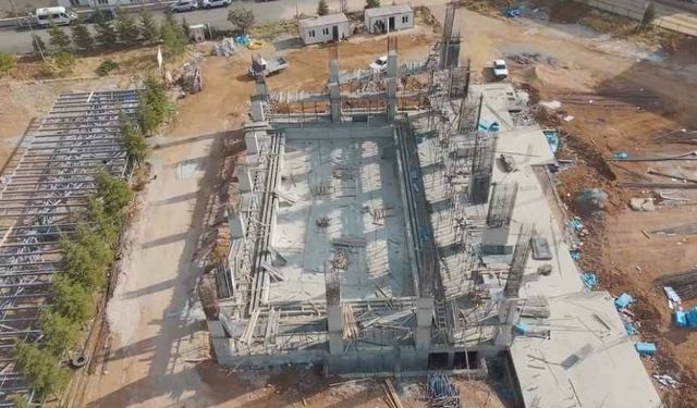 Afşin Kapalı Yüzme Havuzu yeniden yükseliyor