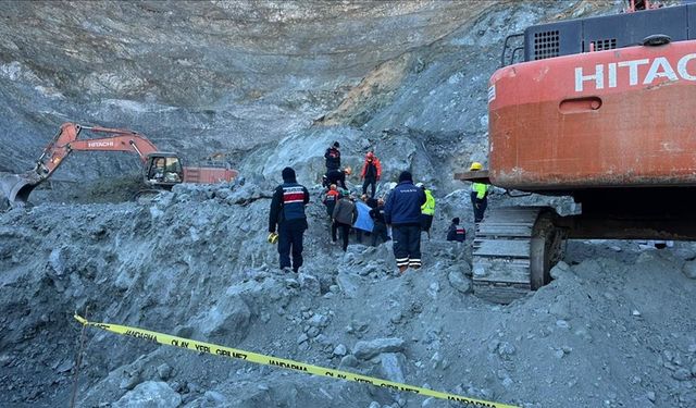 Göçük altında kalan şantiye müdürünün cansız bedenine ulaşıldı