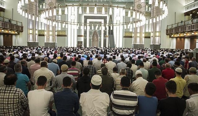 Kahramanmaraş’ta Cuma Namazı Bugün Saat Kaçta Kılınacak?