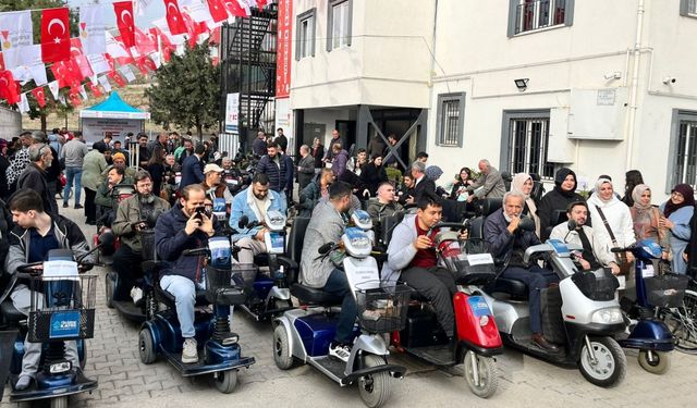 Özel gereksinimli bireylere elektrikli tekerlekli sandalye desteği sağlandı