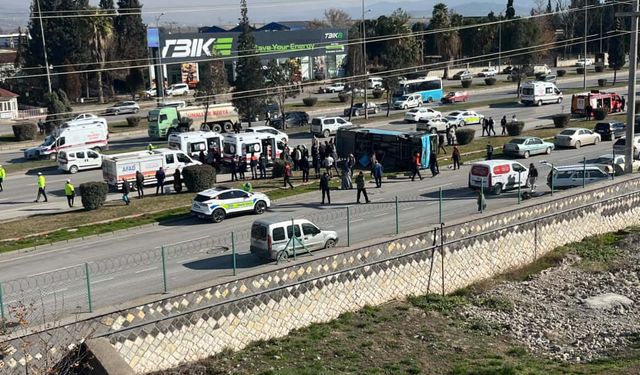 Kahramanmaraş’ta özel halk otobüsü devrildi: Çok sayıda yaralı var