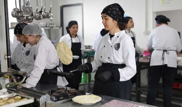 Kahramanmaraş’ta Liseli Gençlerden Sıcak Dayanışma