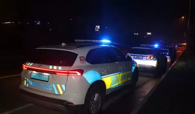 Yol kenarında park halindeki minibüste ölü bulundu