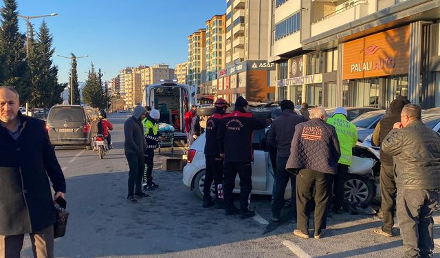 Kahramanmaraş’ta iki araç çarpıştı: 3 yaralı