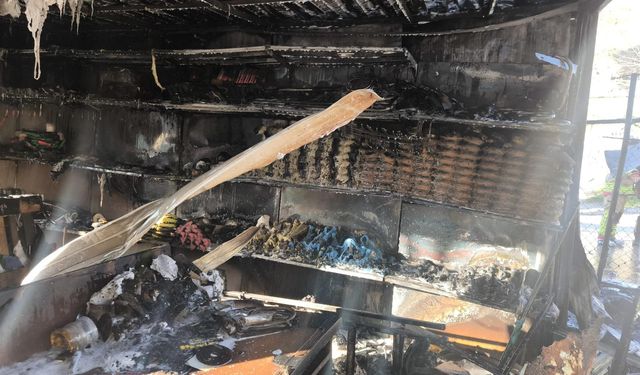 Kahramanmaraş’ta 3 Araç ve 3 Konteyner Küle Döndü