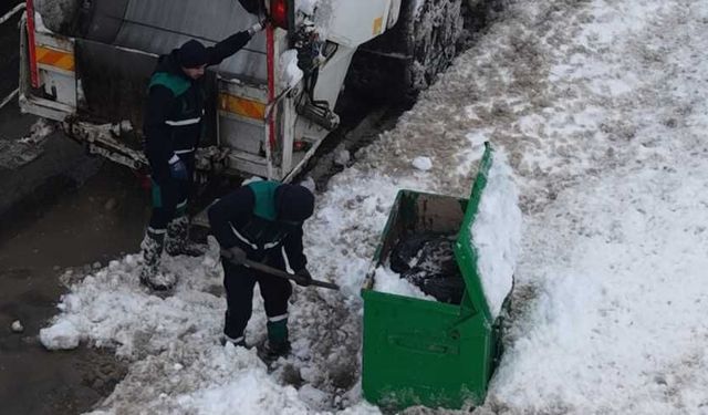 Zorlu kış şartlarına rağmen Onikişubat’ta temizlik hizmetleri aksamıyor