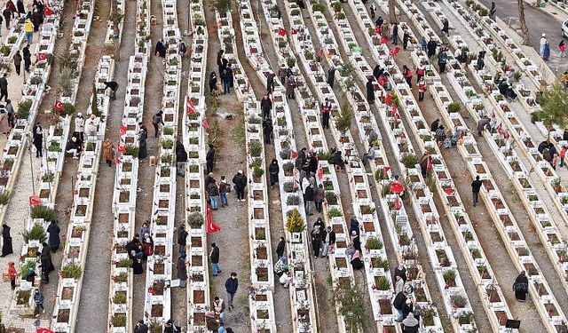 Asrın Felaketinin Üçüncü Yılında Deprem Şehitliğinde Vefa Nöbeti