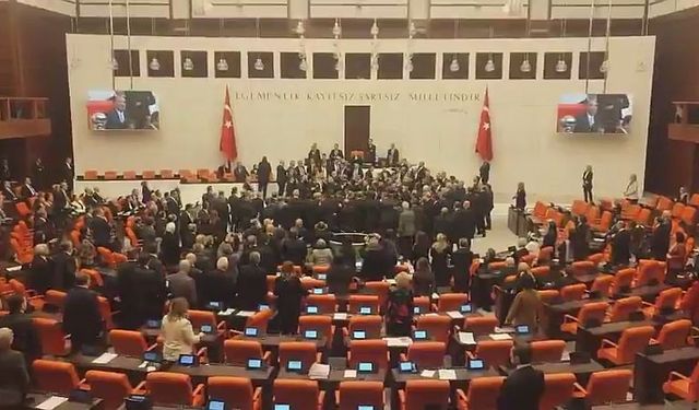 Millet Meclisi’nde yumruklu kavga çıktı