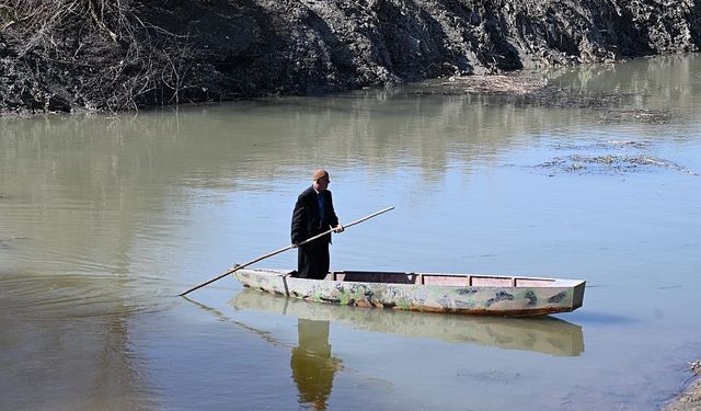 Kahramanmaraş’ta Gavur Gölü Yeniden Doldu, 80 Yaşındaki Adam Adasındaki Evine Döndü