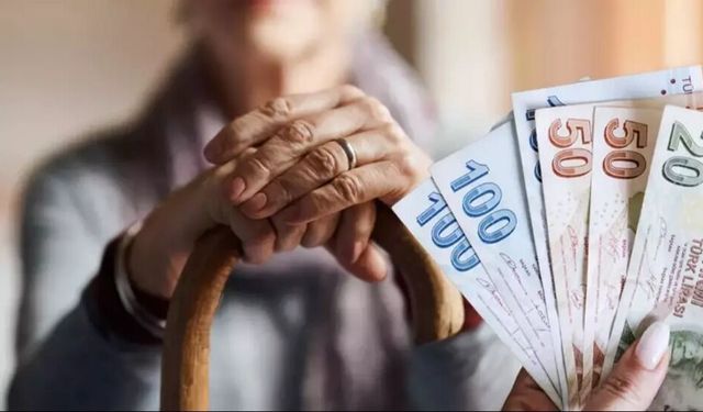 Emekli bayram ikramiyesi hesaplara yatmaya başladı mı? İşte ödeme takvimi