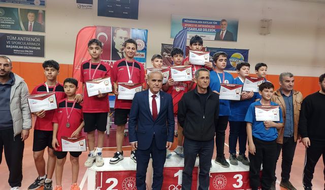 Kahramanmaraş’ta Ömer Faruk Arıkan Ortaokulu’ndan Masa Tenisinde Büyük Başarı