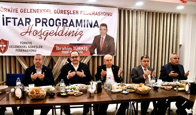 Kahramanmaraş’ta Güreş Camiası, Depremde Hayatını Kaybeden Sporcular İçin Dua Etti