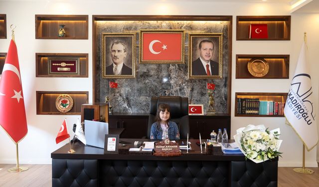 Dulkadiroğlu Belediyesi'nde Başkanlık Makamı Ecrin Nisanur Aşgan’a Emanet Edildi