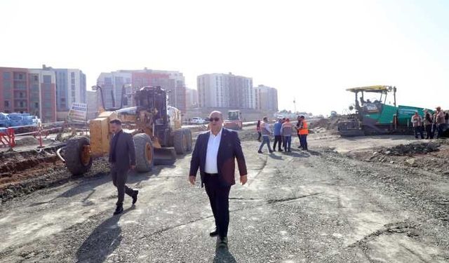 Başkan Akpınar Doğukent Mahallesinde Devam Eden Çalışmaları Yerinde İnceledi