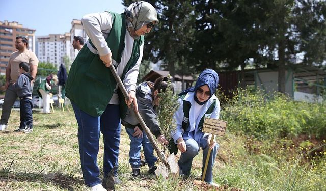 Kahramanmaraş'ta okul saldırısında hayatını kaybedenler için fidan dikildi