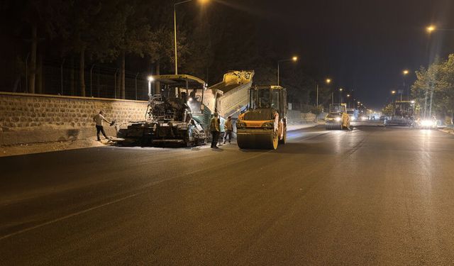 Girne Caddesi’nde Gece Asfalt Mesaisi