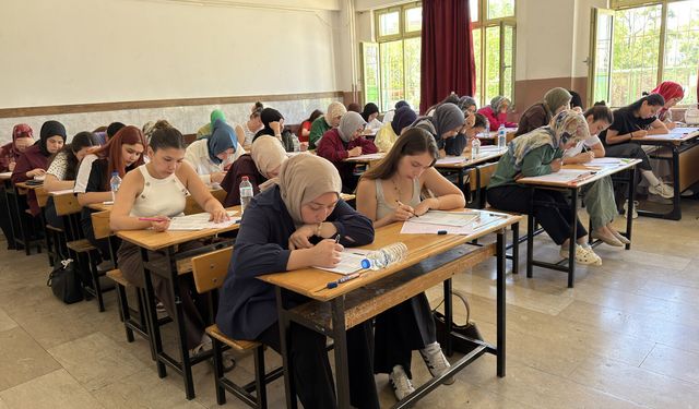 Kahramanmaraş'ta 5 Bin Genç KPSS Denemesinde Ter Döktü