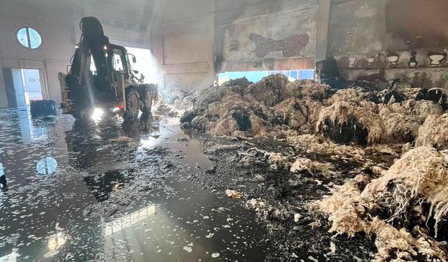 Dulkadiroğlu Yeni Sanayi Sitesi'nde Fabrika Yangını Korkuttu