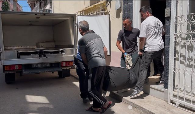 Talihsiz adam merdivenlerde can verdi... Acılı annenin feryadı yürekleri dağladı