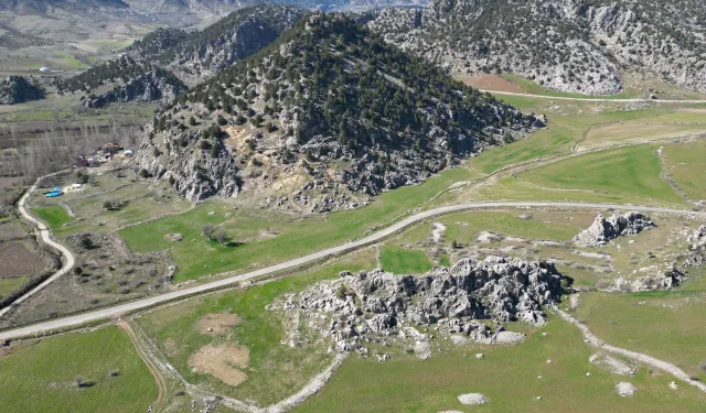 Kahramanmaraş’ta Kayalıkların Üzerinde Yüzyıllardır Ayakta