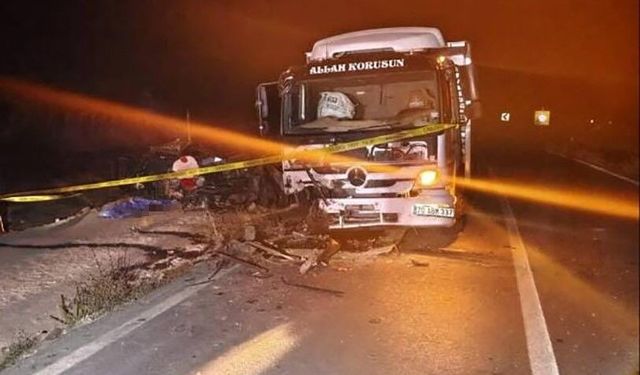 Kamyon ile otomobil kafa kafaya çarpıştı: 1 ölü, 1 yaralı
