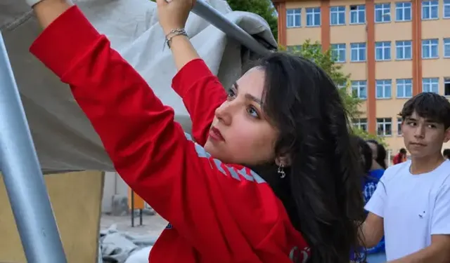 Depremde 2 arkadaşını kaybeden Zeynep, gönüllü arama kurtarma personeli oldu