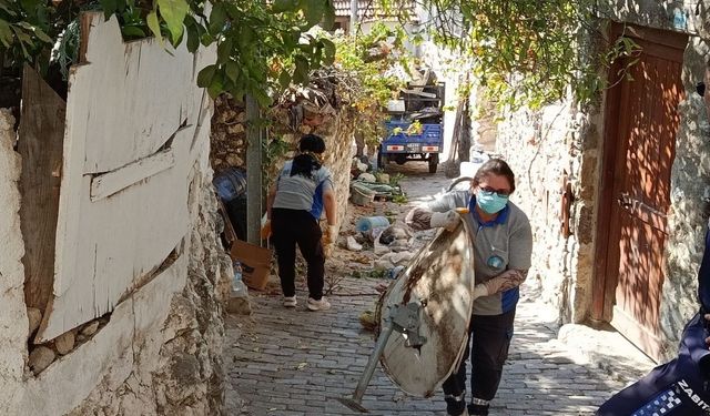 Çöp evden 5 ton atık çıktı
