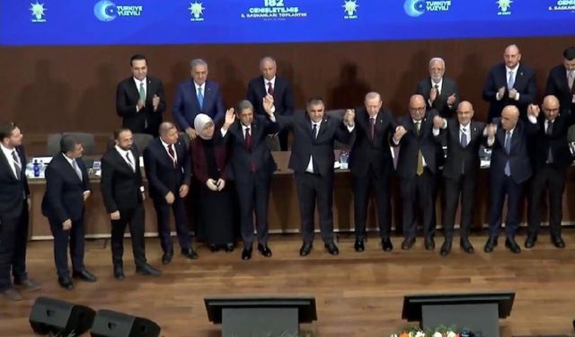 Başkan Erdoğan, Akpınar ve Karaca’ya rozetlerini taktı
