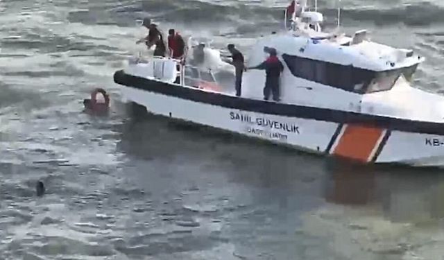 Hatay'da denizde akıntıya kapılan 2 kişiyi sahil güvenlik ekipleri kurtardı