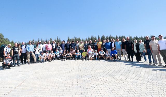 YALNIZ ARDIÇ’TA GÖKYÜZÜ RENKLENDİ, FESTİVALİNİN İLK GÜNÜ COŞKUYLA TAMAMLANDI