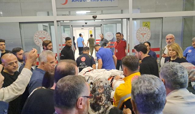 Trafik Kazası Geçiren Milletvekili Karakoç, Kahramanmaraş Devlet Hastanesi'ne Sevk Edildi