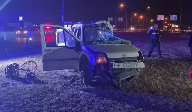 Otobüs ile çarpışan hafif ticari araçtaki karı-koca öldü; 3 yaralı