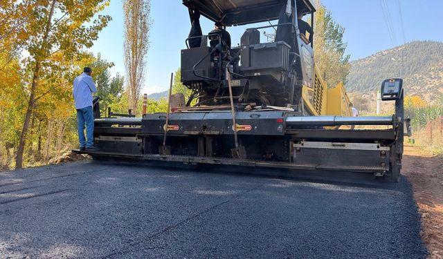 Kahramanmaraş'ta Çağlayan’ı Kayseri Yolu’na Bağlayan 2 Kilometrelik Yol Asfaltlanıyor