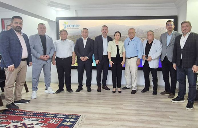 Akdeniz Gazeteciler Federasyonu Yönetimi Kemer’de Buluştu
