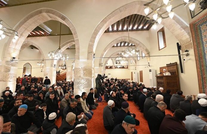 Kahramanmaraş Ulu Camii’de İlk Teravih Namazı Kılındı
