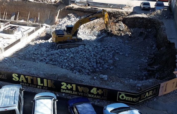 Çarşı Merkezinde Beton Kırma Tepkisi