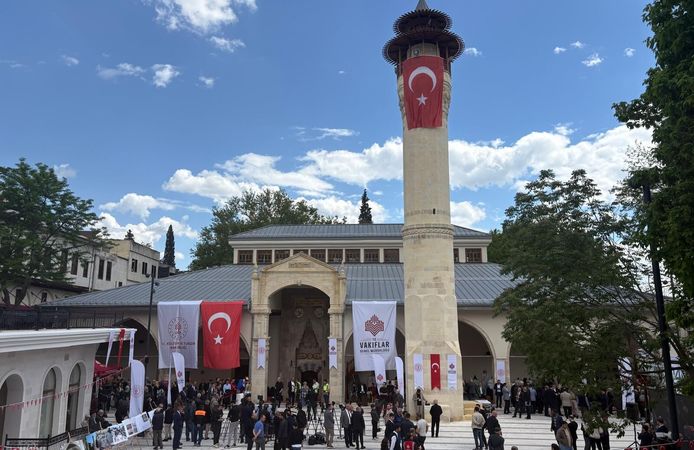 Tarihi Ulu Camii Yeniden İbadete Açıldı