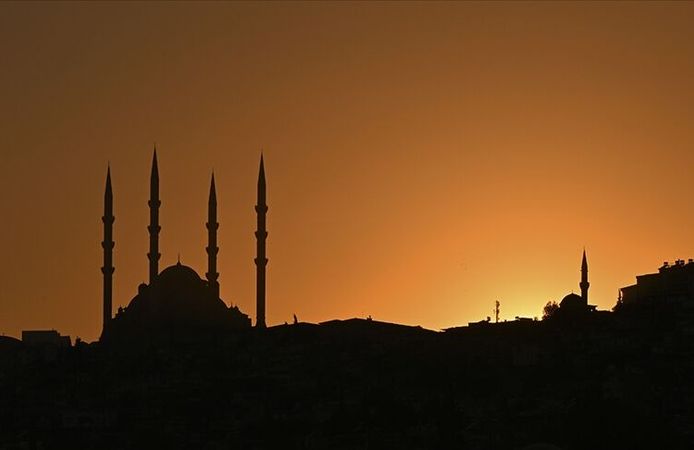 Eserleriyle Yaşayan Bir Edebiyat Mirası
