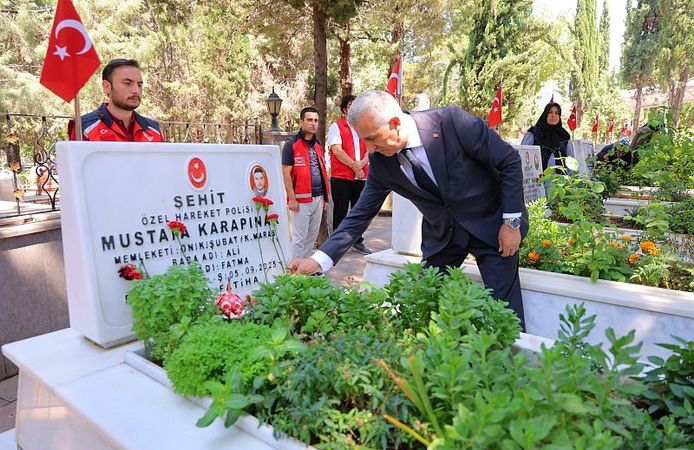 Kahramanmaraş'ta 15 Temmuz anma etkinlikleri şehitlik ziyaretiyle başladı