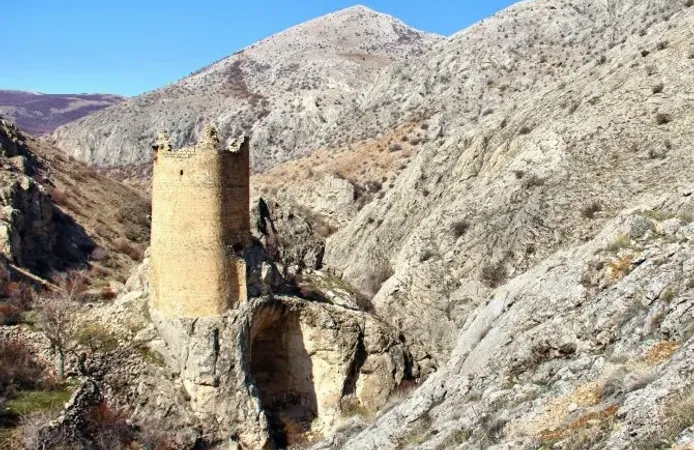 Kahramanmaraş’ta İsmiyle Merak Uyandıran Tarihi Yapı: Sütpişiren Kalesi