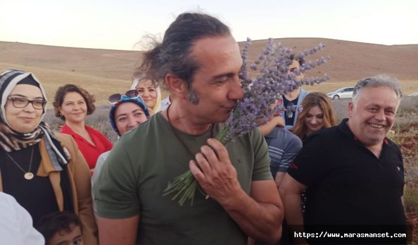 Şarkıcı Kıraç, Kahramanmaraş'ta lavanta hasadına katıldı