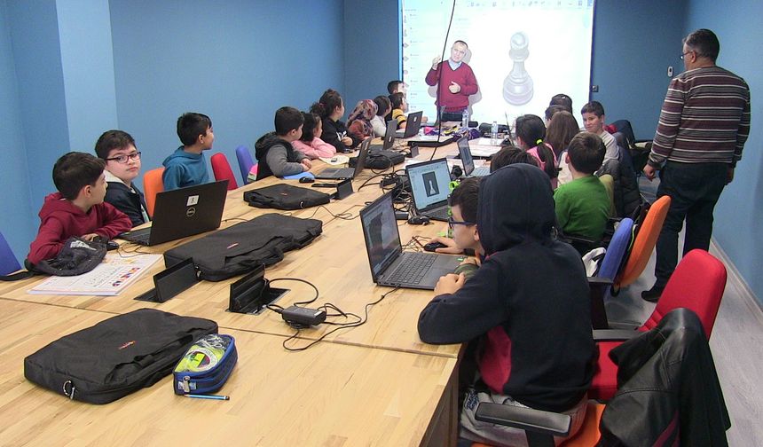 Kahramanmaraş'ta 163 öğrenci Deneyap Türkiye Teknoloji Atölyelerinde eğitim görüyor