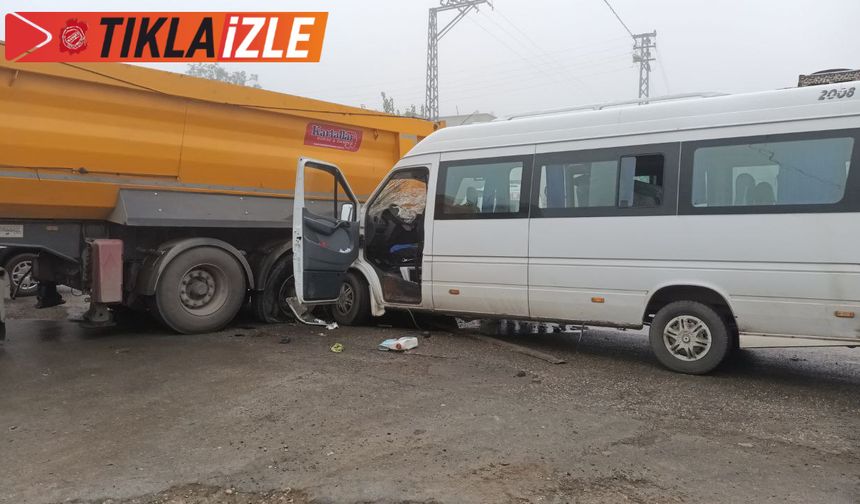 Kahramanmaraş'ta tırla minibüs çarpıştı: 5 kişi yaralandı