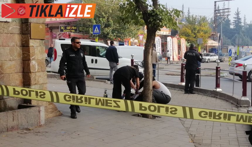 Kahramanmaraş’ta cadde ortasında eşini bıçakladı
